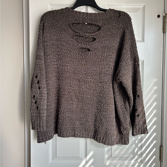 Umgee Textured Brown Crew Neck Sweater - Picture 3 of 3
